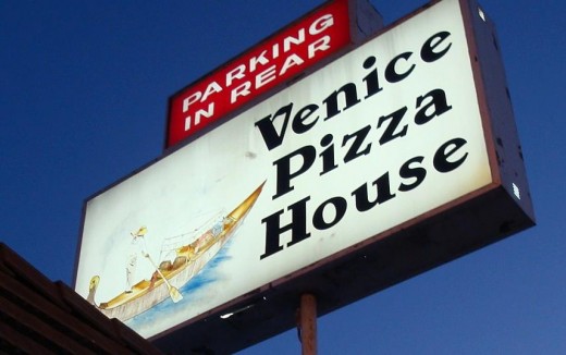 Venice Pizza House Sign