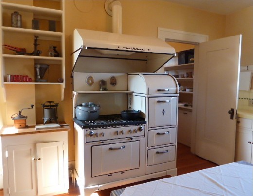 Kitchen with a classic stove in the Marston House.