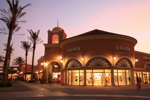 Visit the high-end Fashion Valley Mall - Go Visit San Diego