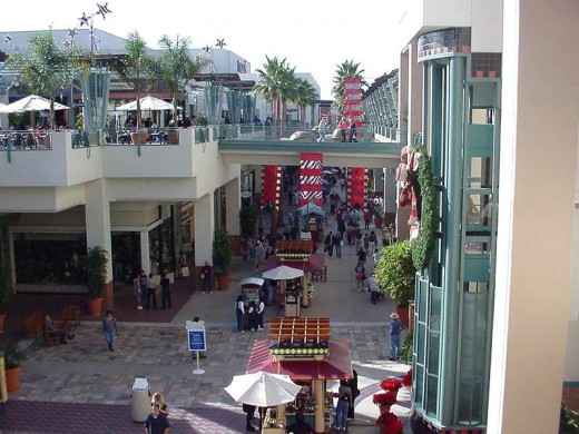 Fashion Valley Stores including Banana Republic, Emporio Armani and Forever 21