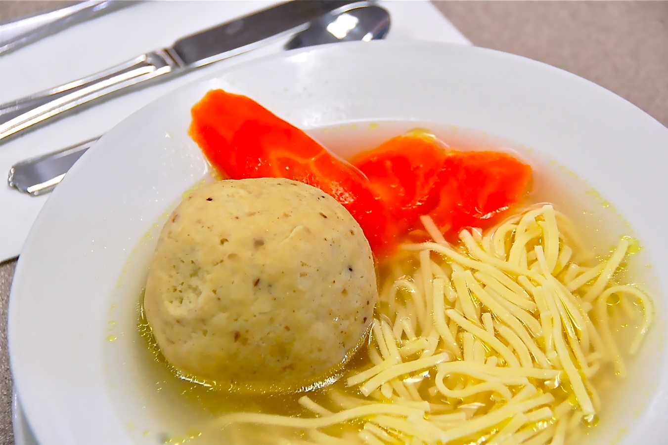 dz-akins-matzo-ball-soup-san-diego-travel-blog